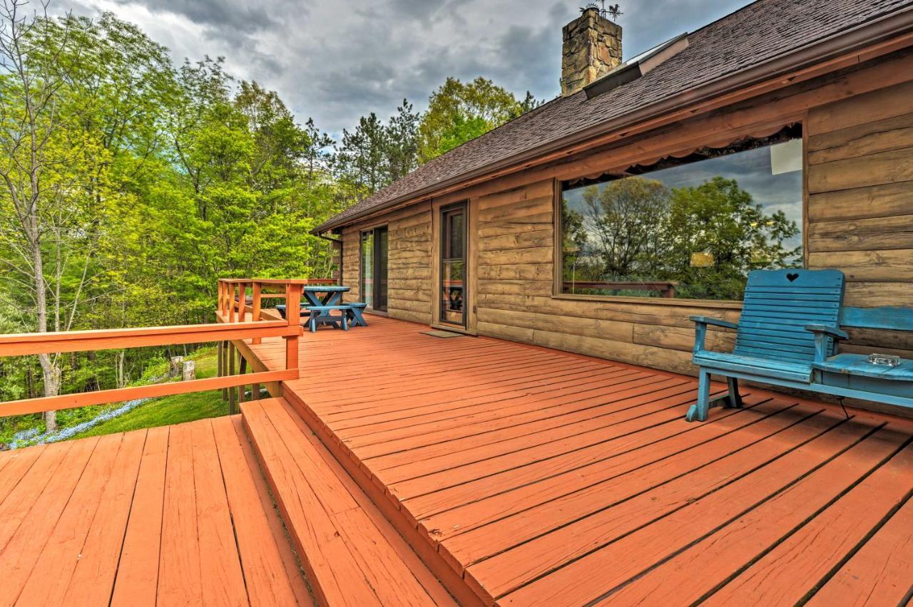 Bedford House With Deck, Views And Finished Basement! Villa Exterior photo